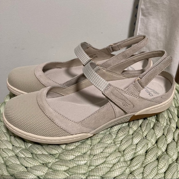 NWOB Dansko Hilda Cream Suede Sporty Maryjane Sneaker - Picture 4 of 9